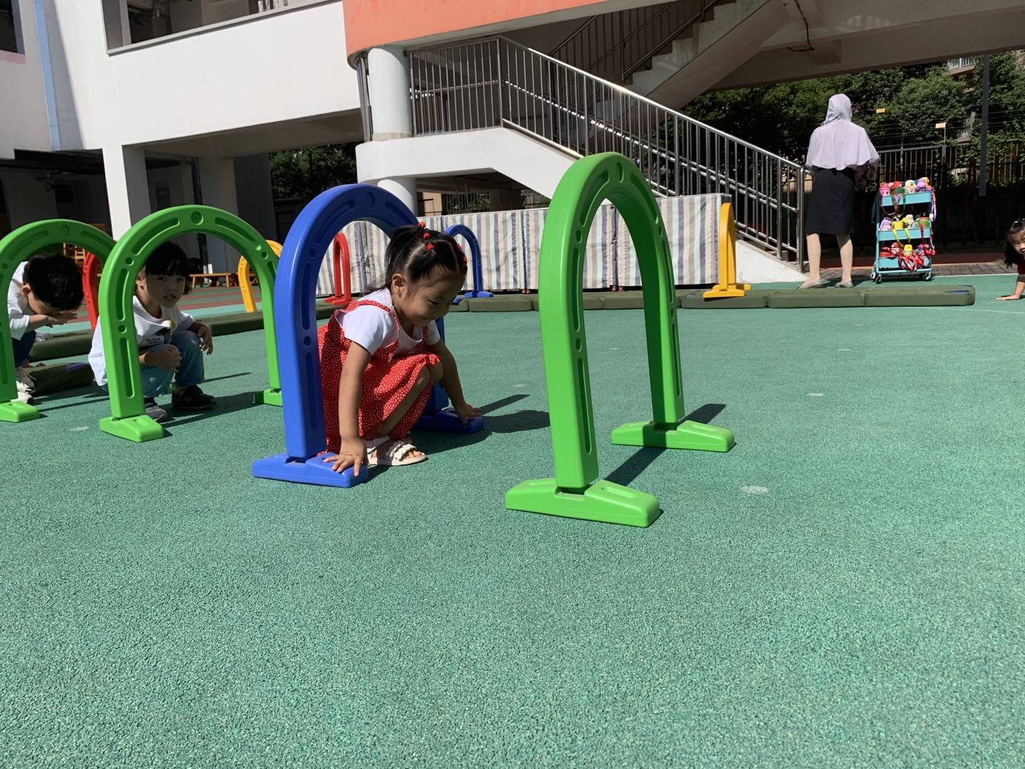 大班体育游戏活动爬行(大班体育游戏活动爬行教案反思)